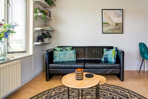 Chalet | Living room - Elegant Chalet in Anjum near Lauwersmeer Lake (Anjum)