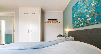 Elegant Chalet in Anjum near Lauwersmeer Lake