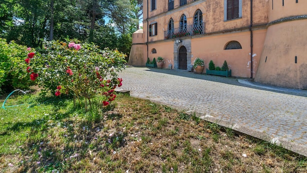 Unclassified image, 1 of 34, button - Vintage Castle in Vetralla With Swimming Pool (Vetralla)