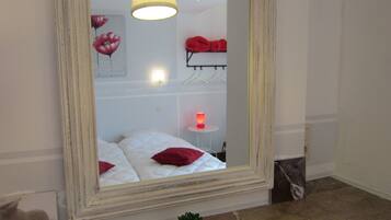 8 bedrooms, individually furnished, cots/infant beds