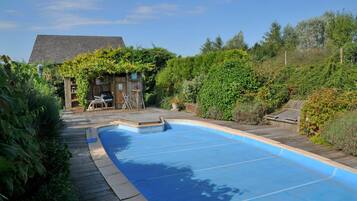 House | Kolam renang | Kolam renang tertutup, kolam renang terbuka