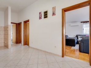 3 Schlafzimmer, individuell eingerichtet, Bettwäsche