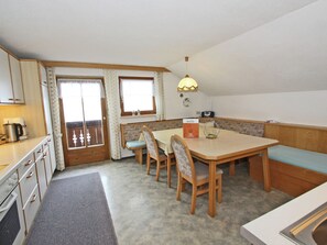 Dining - Contemporary Mountain View Apartment in Tobadill (Tobadill)