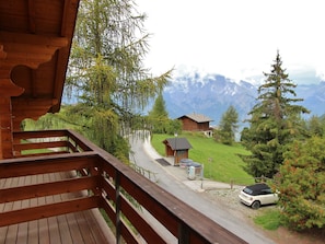 Balcony - Well Equipped Valais Chalet With Fireplace and Three Floors (Riddes)