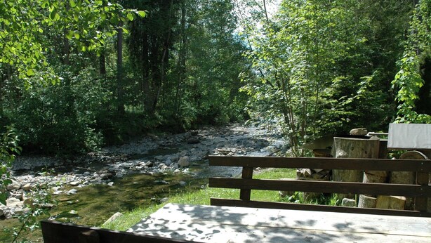 Balcony - Spacious Chalet in Eriz With Riverside Garden (Eriz)