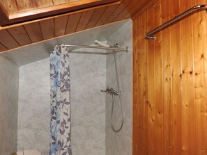 Apartment | Badezimmer | Dusche, Handtücher