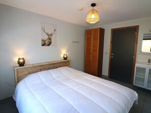 17 chambres, ameublement personnalisé, draps fournis