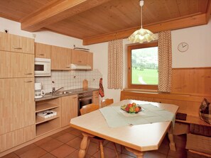 Fridge, microwave, oven - Lovely Apartment on Working Farm in Hippach With Garden (Hippach)