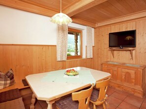 Living room - Lovely Apartment on Working Farm in Hippach With Garden (Hippach)