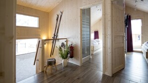 4 Schlafzimmer, Babybetten, individuell eingerichtet, Bettwäsche