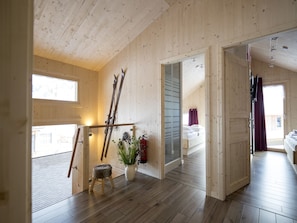 4 bedrooms, cots/infant beds, individually furnished, bed sheets - Modern Chalet in Murau With Swimming Pool (Murau)