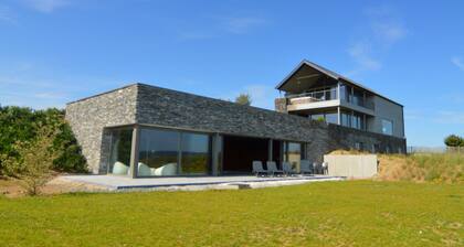 Luxurious Villa With Swimming Pool in La Roche