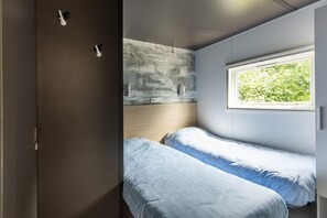 Chalet | 3 bedrooms, individually furnished, bed sheets - Chalet in Baalse Hei With Modern Comforts (Turnhout)