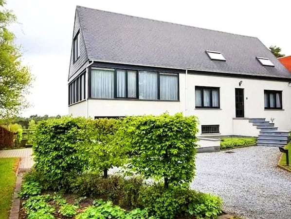 Exterior - Villa in Heusden With Balcony, Terrace & Garden (Heusden-Zolder)