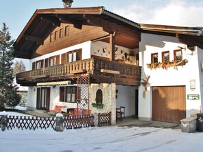 Exterior - Lovely Apartment in Salzburg With Balcony (Saalfelden am Steinernen Meer)