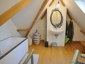 House | Bathroom - Attractive Holiday Home in Marche-en-famenne With Garden (Ciney)
