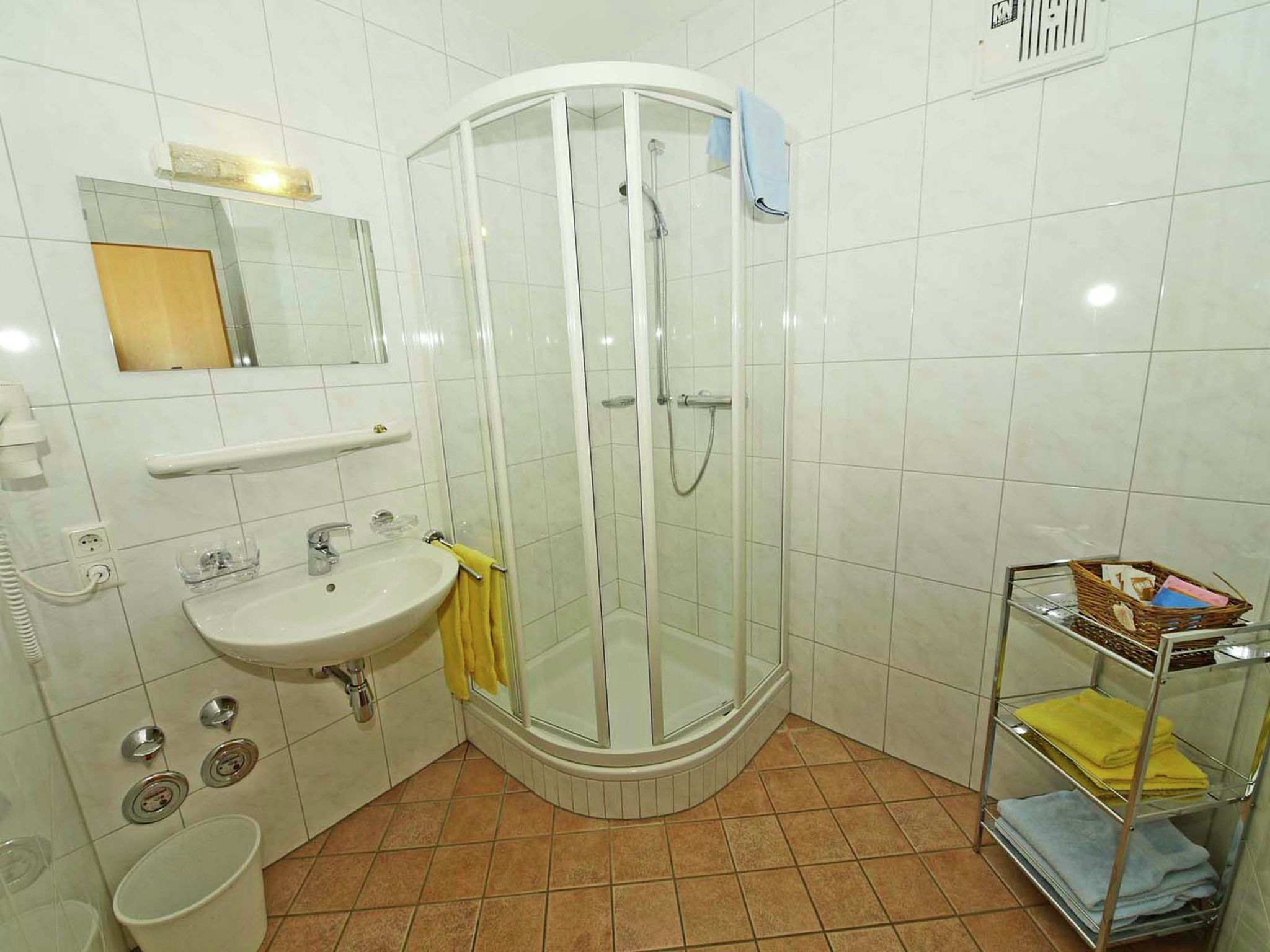 Shower, towels