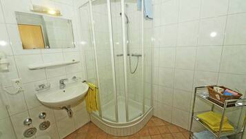 Shower, towels