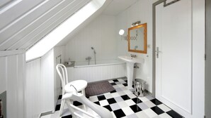 Shower - Modern Cottage in Ferrières With Private Garden (Ferrieres)