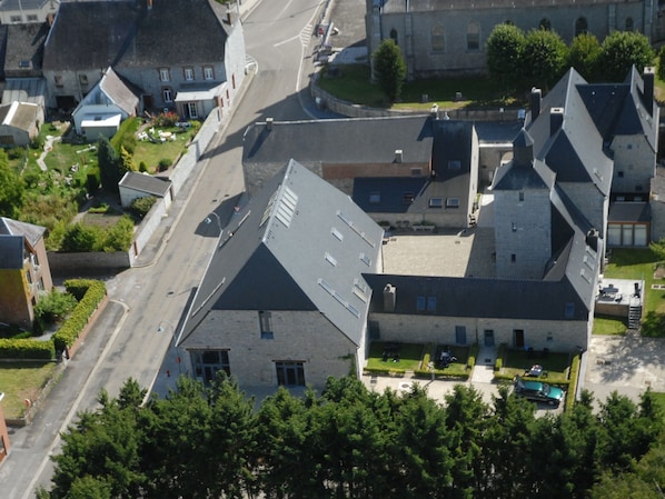 Exterior - Beautiful Building, With Separate Apartments, Perfect for Family Celebrations (Momignies)