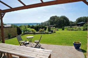 Balcony - Chalet in Somme-leuze With Hot Tub & Sauna (Somme-Leuze)