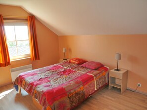 House | 5 bedrooms, individually furnished - Chalet in Somme-leuze With Hot Tub & Sauna (Somme-Leuze)