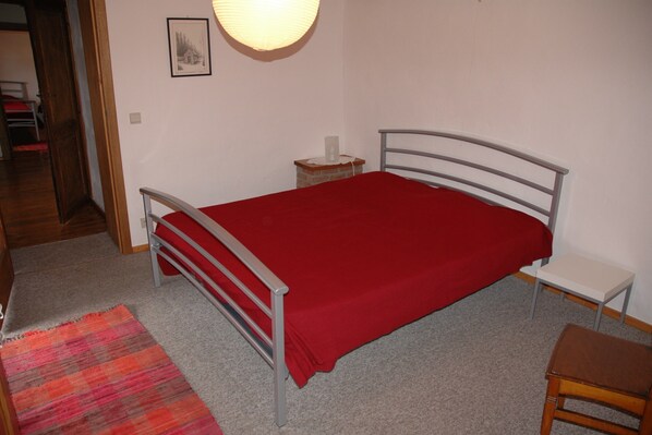 House | 2 bedrooms, individually furnished, bed sheets - Holiday Home in Durbuy Near Ourthe River (Durbuy)