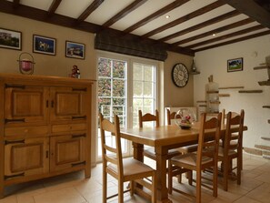 Dining - Beautiful Villa With Pool and Lovely Garden in the Herve Country (Limbourg)