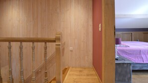 4 habitaciones, muebles diferentes y ropa de cama 