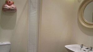 Combined shower/bathtub - Large, Fully Renovated Holiday Home in the Hills, for Large Groups (Theux)