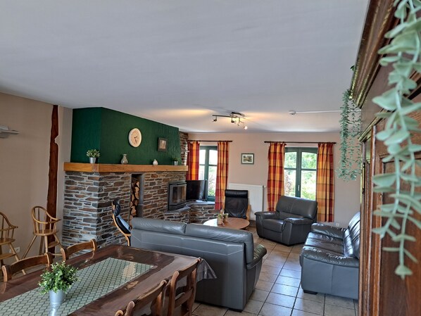 Cottage, Ensuite, Garden View | Shared kitchen