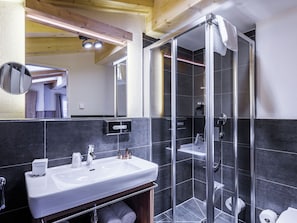 Apartment | Bathroom | Towels