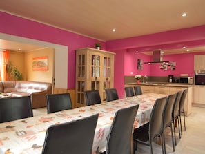 House | Dining - Cozy Holiday Home in Stoumont with Sauna & Hot Tub (Stoumont)