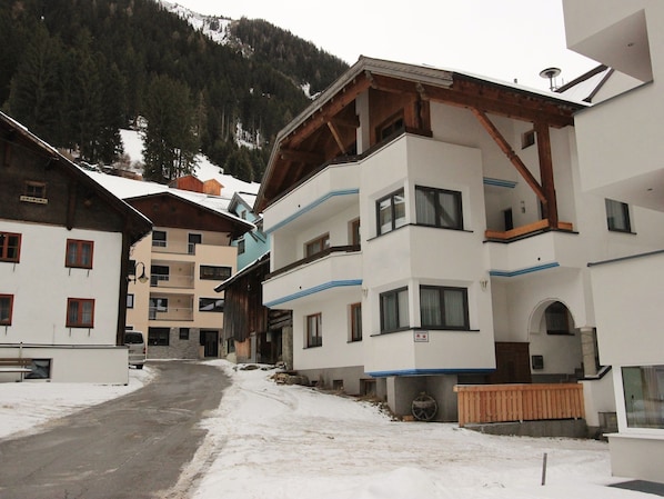 Exterior - Modern Holiday Home in Ischgl Near Skiing Area (Ischgl)