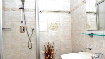 Shower dan handuk