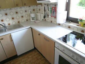 Kühlschrank, Mikrowelle, Ofen, Geschirrspüler