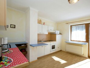 Coffee/tea maker, fridge, microwave, dishwasher - Spacious Apartment Near Ski Area in Solden (Soelden)