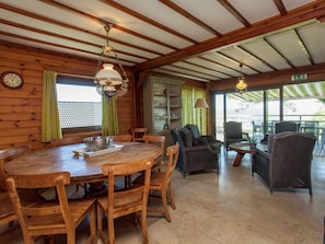 Villa | Dining