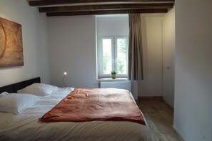 8 bedrooms - House in Ardennes With River and Forest Views (Libin)