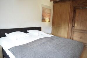 House - House in Ardennes With River and Forest Views (Libin)