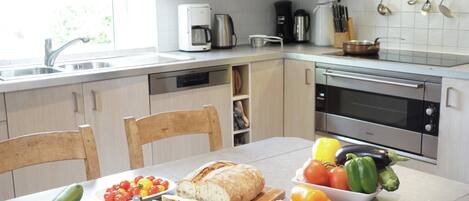 House | Private kitchen | Highchair, cookware/dishes/utensils