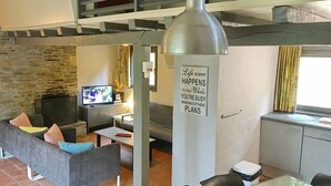 Living room - Nicely Furnished Bungalow With a Fireplace Near the Maas (Hastiere)