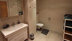 Shower, towels - Comfortable Apartment in Söll Near Ski Area (Soell)