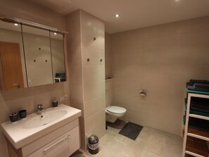 Shower, towels - Comfortable Apartment in Söll Near Ski Area (Soell)