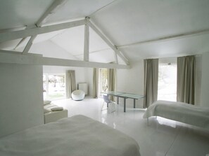 Rumah | 12 kamar tidur dan dilengkapi dengan perabotan berbeda-beda
