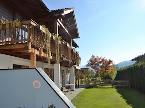 Balcony - Vintage Holiday Home in Carinthia Near Ski Area (Berg im Drautal)