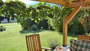 Balcony - Vintage Holiday Home in Carinthia Near Ski Area (Berg im Drautal)