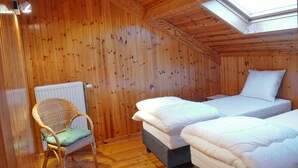 Casa | 4 quartos, berços, individualmente mobiliados