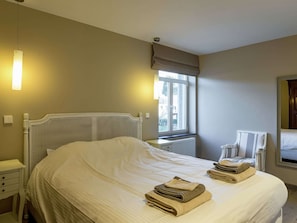 5 chambres, ameublement personnalisé, draps fournis