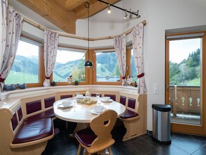 Living room - Fantastic Apartment in Saalbach Hinterglemm near Ski Area (Saalbach-Hinterglemm)